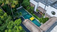Villa Micasa - Tropical Oasis 4BR Villa with Private Pool, Perfect for Big Groups, 12 Minutes to the Beach - B&B Kerobokan