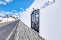 Casa Atassara - 500m to the Beach, Ping-Pong and Foosball By Lanzarote Vacation Homes - Chambres d'hôtes Puerto del Carmen