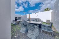Casa Atassara - 500m to the Beach, Ping-Pong and Foosball By Lanzarote Vacation Homes - Chambres d'hôtes Puerto del Carmen