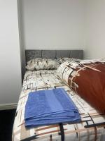 en-suite rooms available for short term - B&B Huddersfield