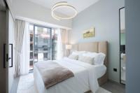 KeyRock Living - Luxury Apartment with Pool & Gym - Bed and Breakfast Dubai