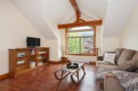 Apartment with Mountain View