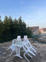 Bel appartement rénové avec grande terrasse proche Lillet à Podensac - Chambres d'hôtes Podensac