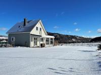 Osada Aurora Całoroczne domki z jacuzzi z widokiem na jezioro i góry - B&B Miszkowice