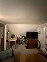 Cozy Little Yellow House - B&B Henningsvaer