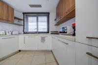 Spacious 1-Bedr Apartment - Portomasso Marina - Chambres d’hôtes Birbuba