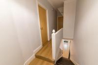 Modern, Spacious Home Ideal for Work Teams and Groups - B&B Luton