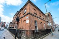 Colquitt House - Air Host & Stay - 8BR Sleeps 16 - B&B Liverpool