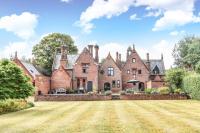 Old School meets Contemporary, sleeps 16 to 20 - B&B Ringland