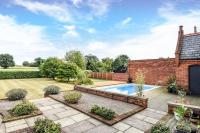 Old School meets Contemporary, sleeps 16 to 20 - B&B Ringland