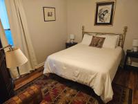 Deluxe Queen Suite
