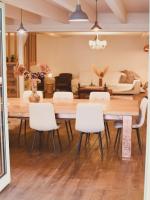 luxueuse villa -Parking- piscine -espace de jeux- avec 6 suites avec SDB - B&B Bourg-en-Bresse