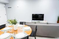 Bright Apartment with Free Parking Near NYC - B&B West New York