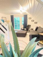 Nessmersiel, Ferienwohnung mit Balkon in Deichnähe, Wallbox, renoviert - Chambres d’hôtes Neßmersiel