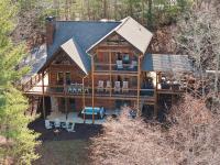 Stunning Views Sleeps 10 - Hot Tub - 2 Fireplaces - B&B Blue Ridge