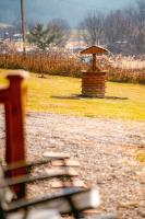 Cedar Wrapped Cozy Villa Cabin - 4 miles from Trails - B&B Laurelville