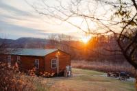 Cedar Wrapped Cozy Villa Cabin - 4 miles from Trails - B&B Laurelville