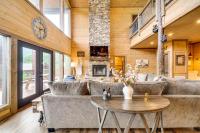 Luxury Sevierville Cabin with Private Hot Tub! - B&B Sevierville