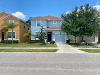 Spacious Vacation Home with Pool & Jacuzzi Near Disney - Bed and Breakfast Kissimmee