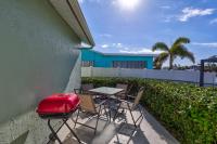 Waterfront Canal Hot Tub - B&B Hernando Beach