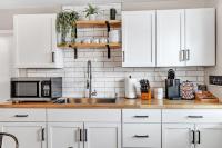 Newly renovated - walking distance to pier! - Ferienwohnung Algoma