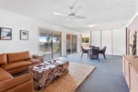 Burleigh beauty - walk to beach - B&B Gold Coast