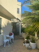 Maison Blue - Chic Garden Apartment - Pet Friendly - Chambres d'hôtes Napier