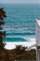 One Mile Horizon - 70's Beach House - B&B Forster