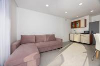 Appartamento con 2 Camere da Letto, Balcone e Vista mare