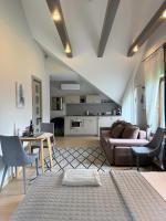Estudio con balcón