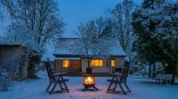 Winterruhe am See, mit gemütlichem Abendfeuer, purer Natur & einem warmen Kachelofen in Omas lütter Obstbutze - B&B Lübstorf