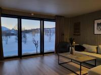 Idyllisk hus med sauna og jacuzzi, Lyngen - B&B Nordlenangen