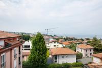 Attico in the city center, terrace & stunning lake view - Chambres d'hôtes Desenzano del Garda