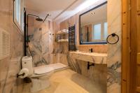 Deluxe Queen Suite