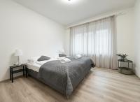Spacious 3BR Apartment near Metro - B&B Prague