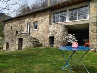 Gîte nature 7 pers avec grand jardin vue forêt & randonnées - Chambres d'hôtes Pélussin