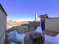 Le Campane-with 360 view terrace on historic city - Bed and Breakfast Siena