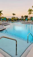 Warm Winter Getaway Upscale Resort-Style Amenities - B&B Venice