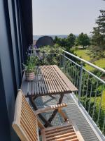 Ruhige Dachgeschosswohnung mit kleiner Sauna, Balkon, Aussicht - B&B Müllenbach