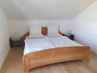 Ruhige Dachgeschosswohnung mit kleiner Sauna, Balkon, Aussicht - Chambres d'hôtes Müllenbach