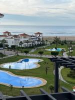 Beachfront Apartment in Assilah, Private Solarium, 4 Pools, Secure Residence, WiFi, Parking - B&B Asilah