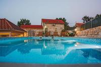 Holiday house Buljanovi Dvori with private pool - Chambres d’hôtes Runović