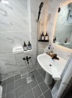 2Baths 2BR Suite Heart of Sinchon - B&B Seoul