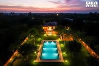 StayVista at Morbaugh Palace- Outdoor pool, WiFi & BBQ - B&B Jaipur