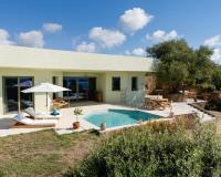 Serene Villa with Stunning Sea Views - 1 Bedroom & Plunge Pool - Chambres d'hôtes Vragkaniótika