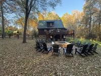 Whisper Chalet Reunions Groups 20 Plus Guests - Bed and Breakfast Greensboro