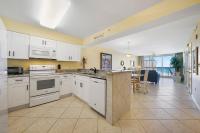 Pelican Beach 1216 - Ocean Front Condo with Shared Pool & Beach Access - Chambres d'hôtes Destin