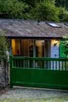 Enchanting Lodge, Cosy Hidden Gem with Woodburner - B&B Newton Abbot
