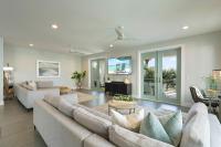 White Pearl - Modern Vacation Rental House in Destiny by the Sea with Shared Pool - Chambres d'hôtes Destin
