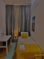 Camera Singola con Doccia e Servizi Igienici in Comune